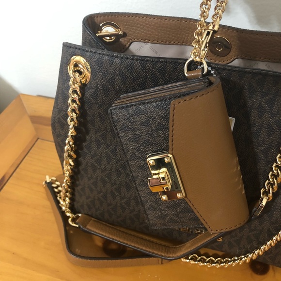 Sold - Picture 4 of 7